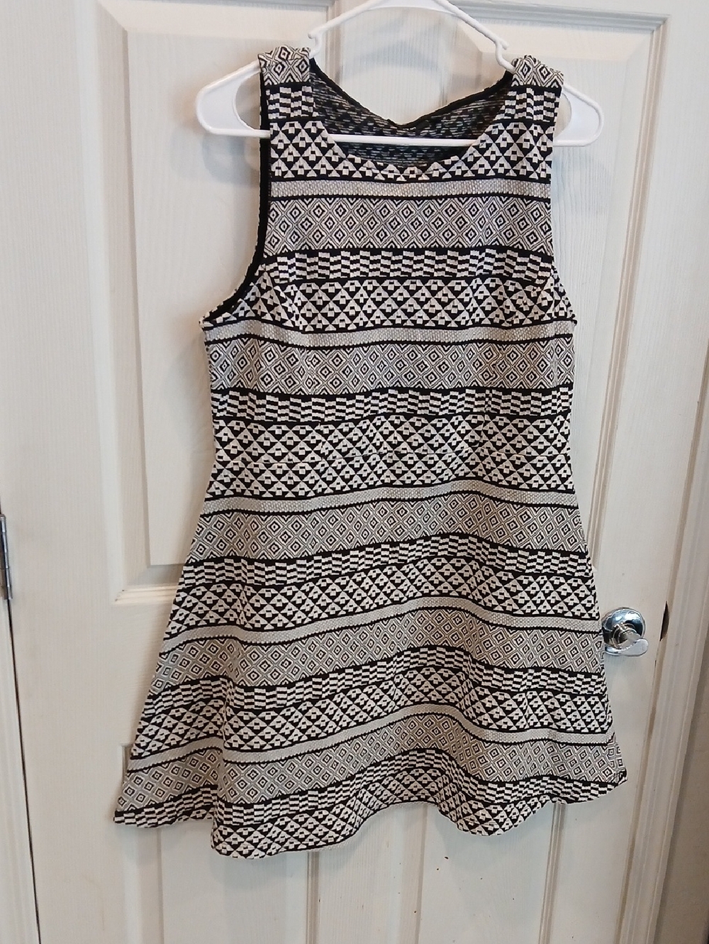 5/25 Apt. 9 Black and White Sleeveless Patterned Mini Dress
